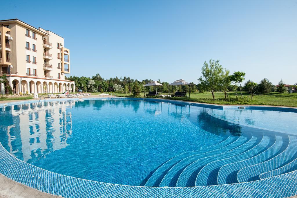 Lighthouse Golf Apart Complex&Villas بالشيك المظهر الخارجي الصورة